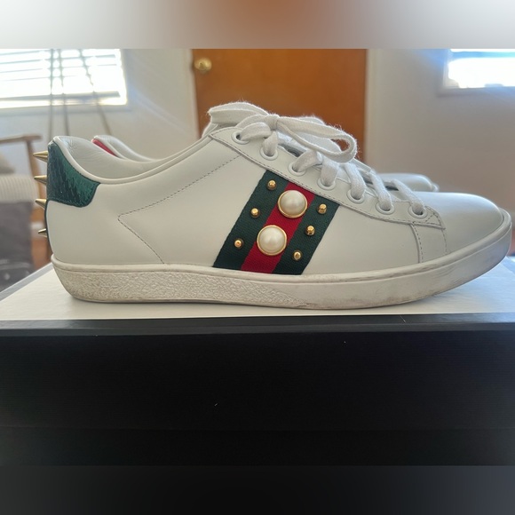 Women’s Gucci sneaker size 37 lightly worn. - Picture 5 of 5